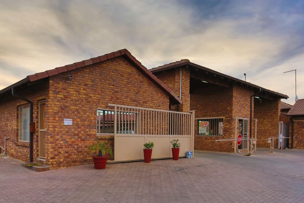 Rudman Townhouses - Family Apartment Boksburg Exterior foto